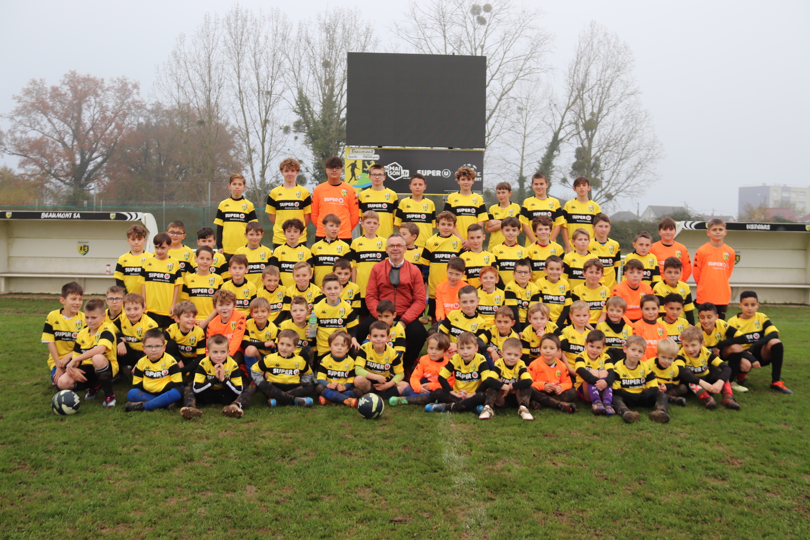 Remise de nouveaux jeux de maillots 